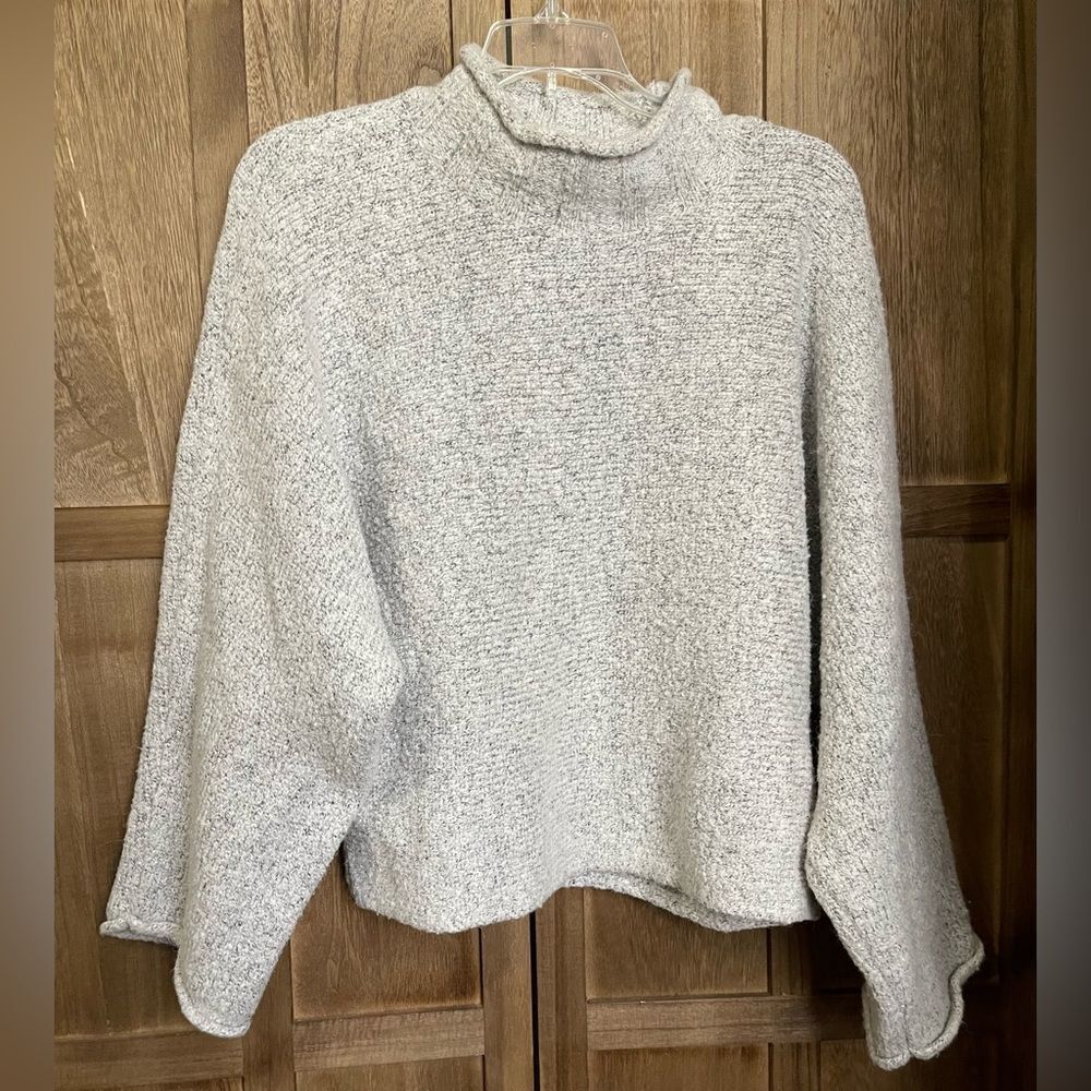 William Rast Women’s Gray Wool Blend Knit Cropped Sweater.